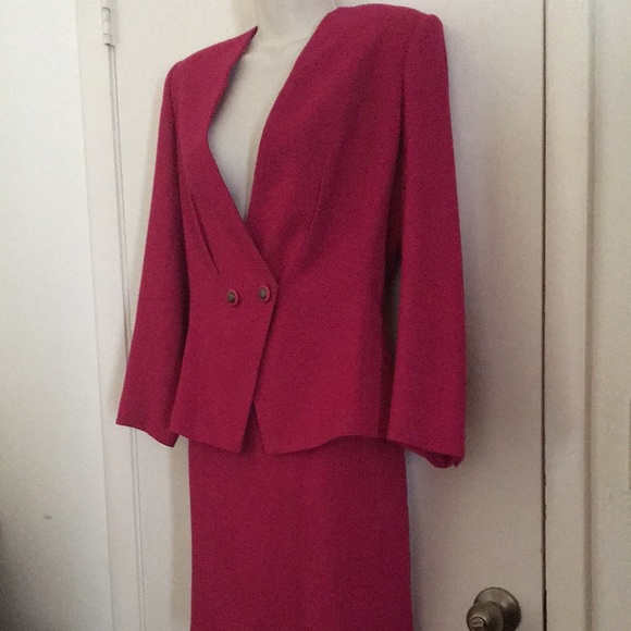 CLEARANCE- Ruby Lightweight Spun Wool Career Suit Size 6 - Picture 2 of 6